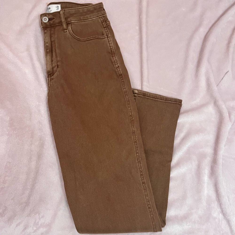 BROWN HOLLISTER CURVY MOM JEAN